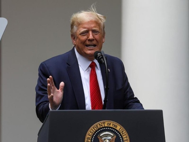 Ông Trump đang tìm cách tập trung vào việc khôi phục nền kinh tế và nhập cư trước cuộc bầu cử tháng 11 tới. Ảnh: REUTERS