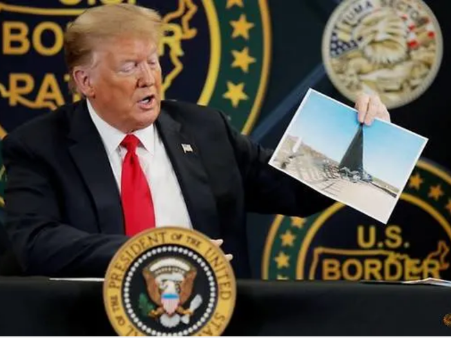 Tổng thống Trump tại buổi gặp gỡ người dân ở bang Arizona. Ảnh: REUTERS