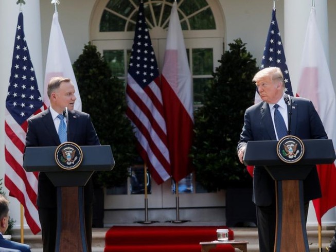 Tổng thống Mỹ Donald Trump tổ chức một cuộc họp báo chung với Tổng thống Ba Lan Andrzej Duda tại Vườn hồng, Nhà Trắng vào ngày 24-6. Ảnh: REUTERS