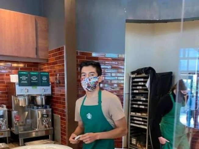 Gilles chụp hình Gutierrez và đăng lên facebook để phàn nàn về thái độ của anh này đối với cô. Ảnh chụp màn hình FACEBOOK