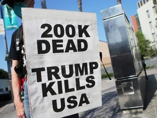 Hơn 200.000 dân Mỹ chết vì COVID-19, ông Trump hứng chỉ trích