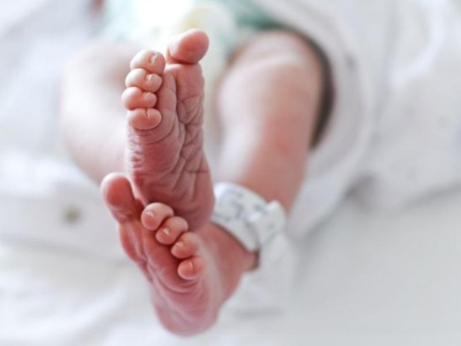 Mẹ bỏ con lại bệnh viện sau khi bé nhiễm COVID-19