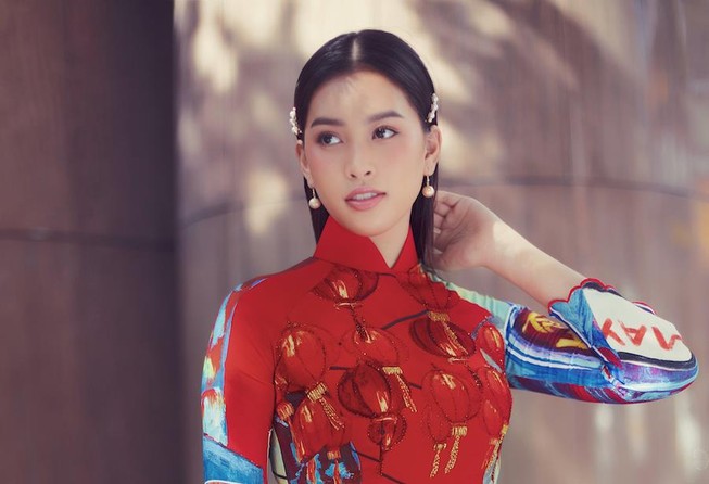 Ngắm hoa hậu Tiểu Vy dịu dàng trong áo dài về Sài Gòn