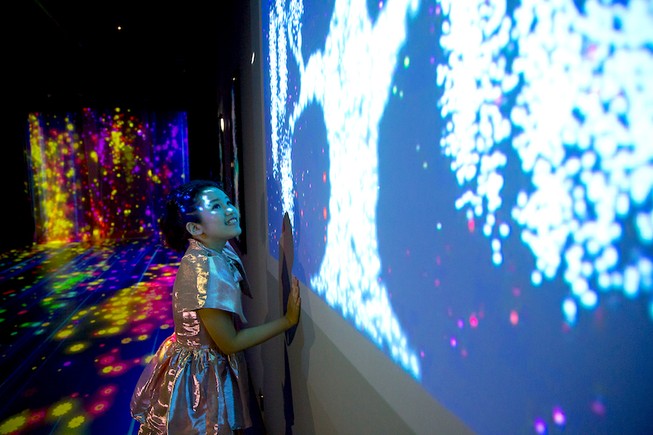 Người dânTP.HCM được trải nghiệm sân khấu hologram, 3D Mapping