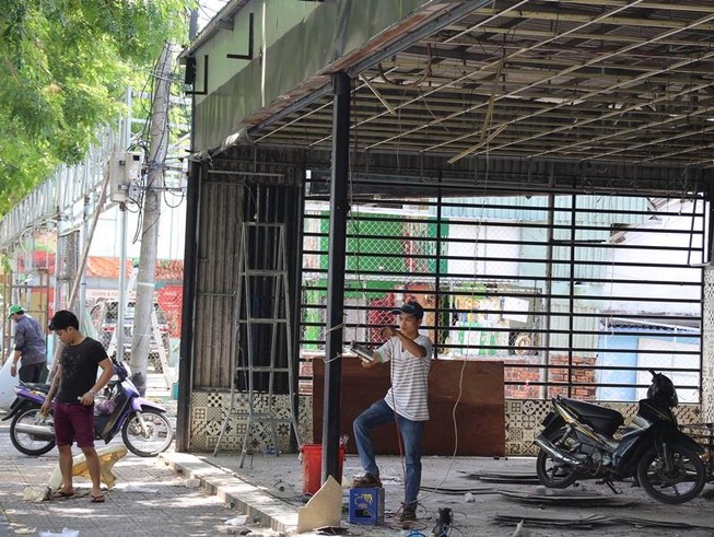 Đến lượt dãy quán nhậu xuyên đêm ở Đà Nẵng bị tháo dỡ