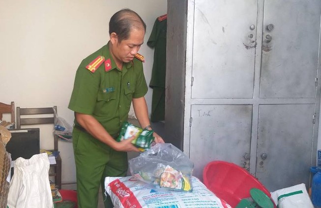 Lô hàng hạt nêm Knorr giả suýt tuồn ra chợ Thanh Khê