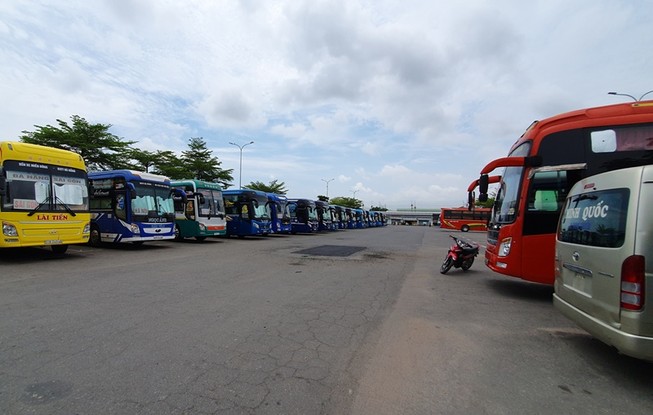 Bến xe, sân bay Đà Nẵng vắng lặng ngày đầu nới cách ly