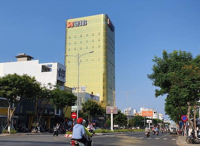 Chủ tịch Đà Nẵng chỉ đạo xử lý cao ốc gây ‘nhức mắt’