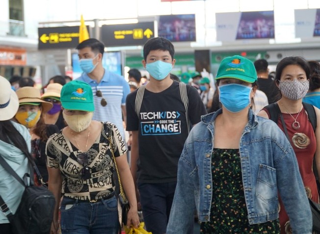 2 chuyến bay đưa hơn 400 khách mắc kẹt tại Đà Nẵng về quê