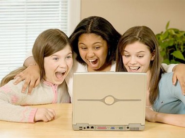 Làm bạn với con trên Facebook