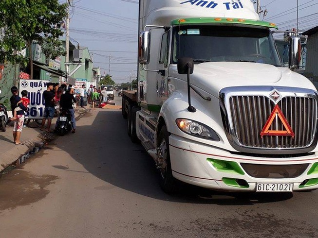 Nam thanh niên bị xe container cán chết thảm