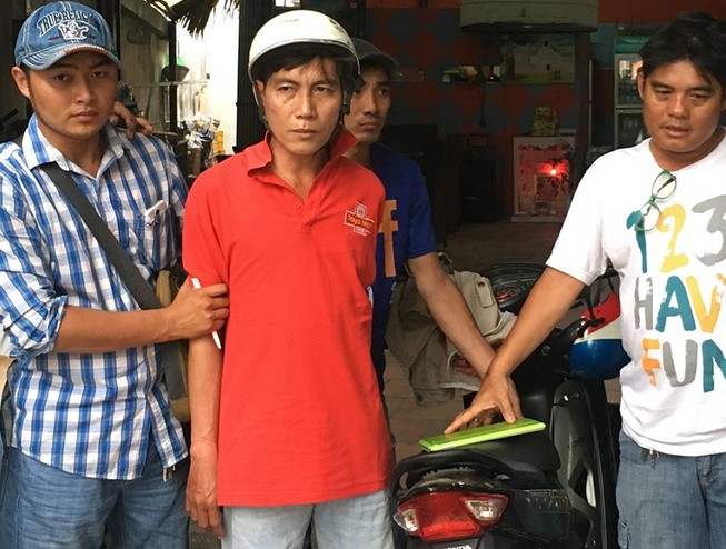 ‘Hiệp sĩ’ bám theo kẻ trộm xe đến tận cửa khẩu