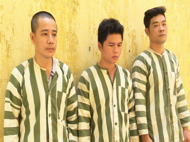 Bắt người giữa đường rồi ép viết giấy nợ