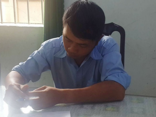 Bảo vệ ngân hàng mang súng truy sát đối thủ