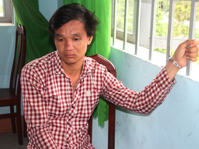 Hai thanh niên giật dây chuyền của bé gái 11 tuổi