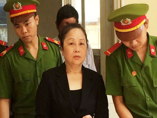 Nữ giám đốc bị cáo buộc lừa ngân hàng 35 tỉ đồng ra tòa