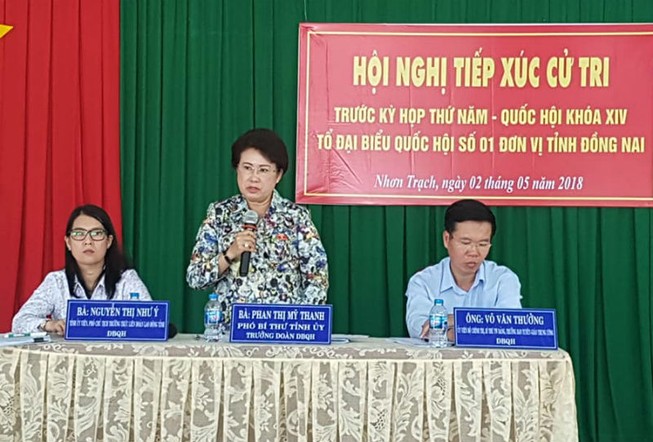 Bà Mỹ Thanh bị đặt câu hỏi khi đi tiếp xúc cử tri