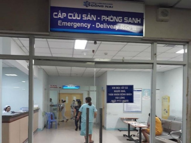 Chồng sản phụ đánh nữ bác sĩ vì tiếng hú trong loa ở bệnh viện