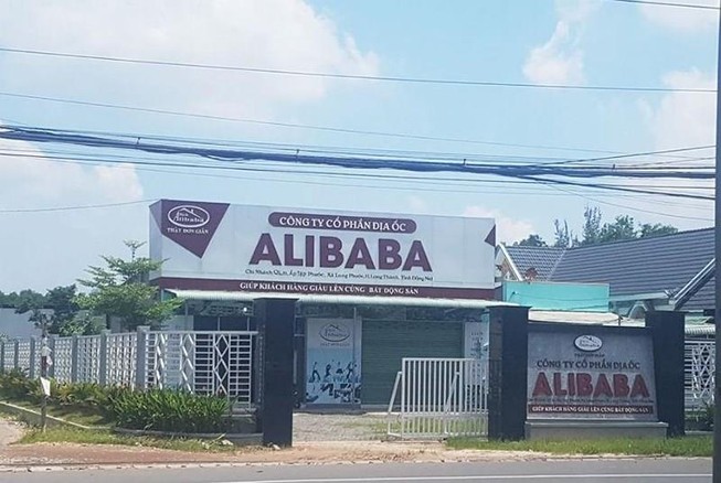 Công ty Alibaba tự tháo dỡ văn phòng 'mọc' trái phép