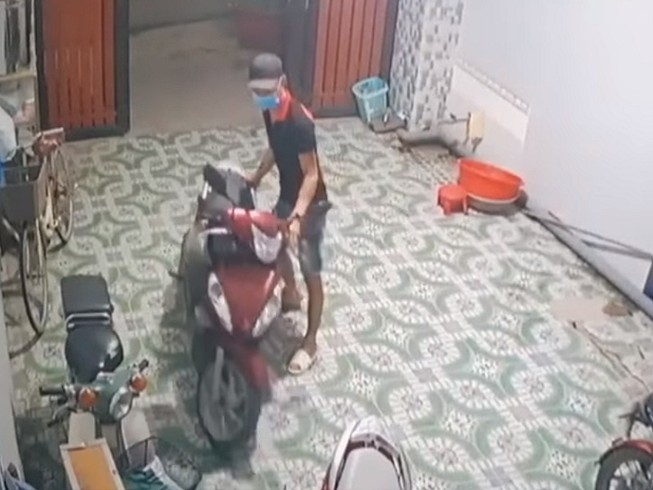 Biên Hòa: Kẻ trộm thản nhiên vào nhà lấy xe máy phóng đi