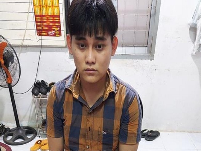 Bắt kẻ giật túi tiền người bán vé số