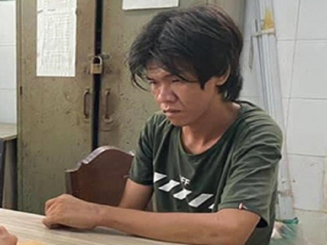 Tóm 2 nghi can cướp giật dây chuyền của bé gái