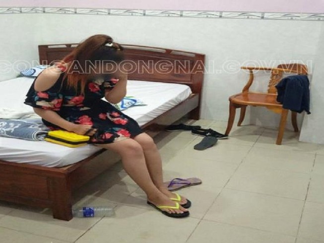 Chủ quán cà phê 70 tuổi kiêm 'tú ông' chứa mại dâm
