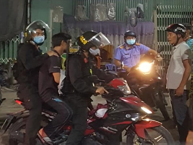 Chủ tiệm sửa xe dâm ô bé gái 15 tuổi