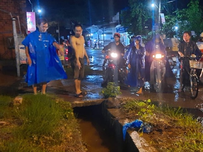 Tìm thấy thi thể 1 phụ nữ bị nước cuốn ở Đồng Nai