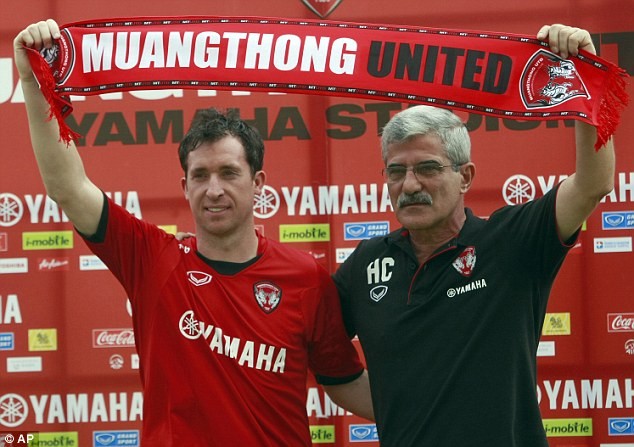 Sao Âu “chết chìm” ở ao làng Đông Nam Á