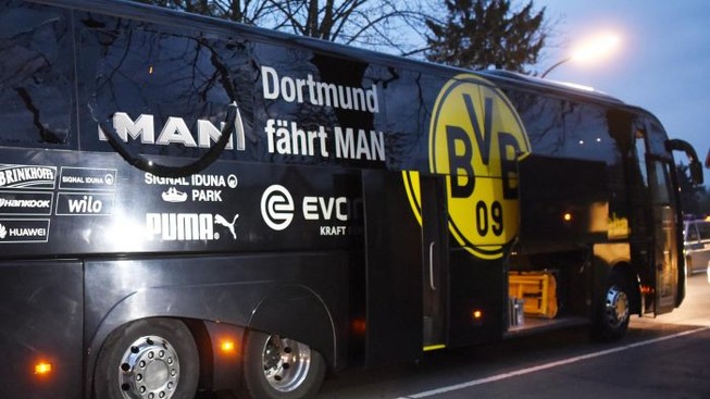 Bị trúng bom, sao CLB Dortmund phải phẫu thuật