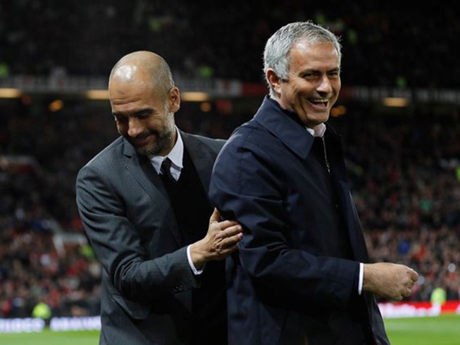 Mourinho làm gì trước trận derby Manchester?
