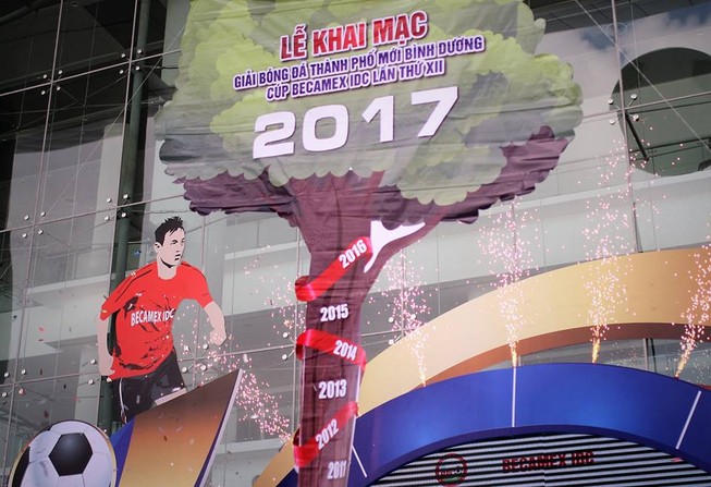 Giải bóng đá phong trào kỷ lục Bình Dương lại khai mạc