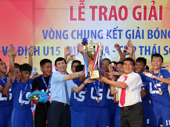 Tìm tài năng bổ sung cho nhà vô địch Đông Nam Á