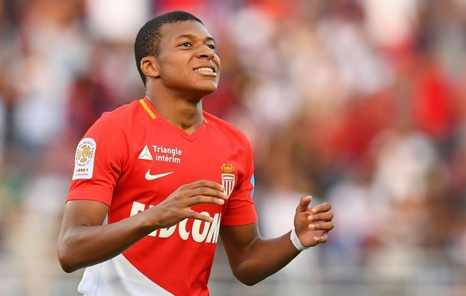 Barca quyết 'đấu' với Real vì Mbappe