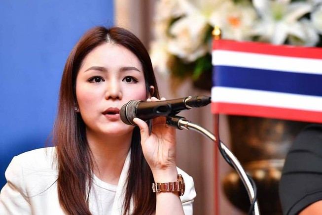Hai nữ trưởng đoàn 'hot girl' bóng đá Thái là ai?