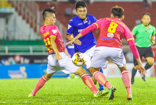 Vòng 18 V - League: Bay lên nào!