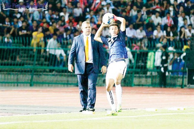 HLV Mai Đức Chung 'đẩy' bay ghế đồng nghiệp Vitorino?