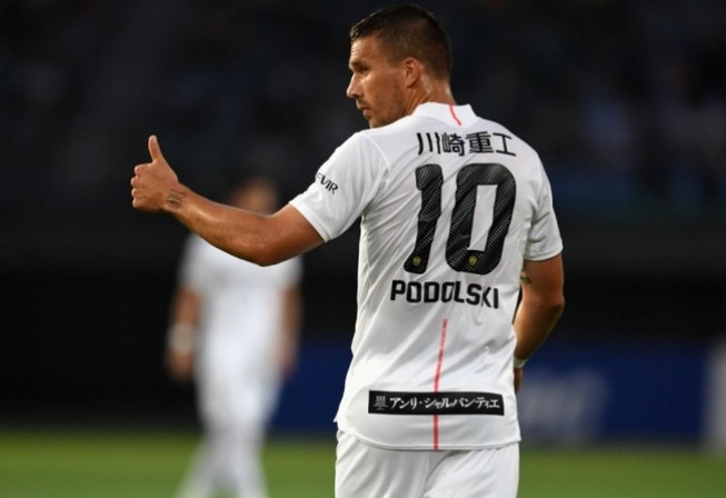 Podolski thích… Nhật thắng Trung Quốc
