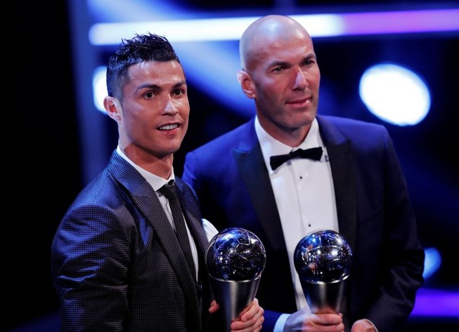 Thầy trò Zidane ẵm giải FIFA, Koeman bị trảm
