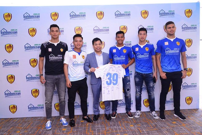 Nhà vô địch V-League có bất động sản tài trợ