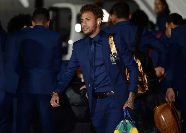 Neymar 'đốt nóng' mùa hè nước Nga