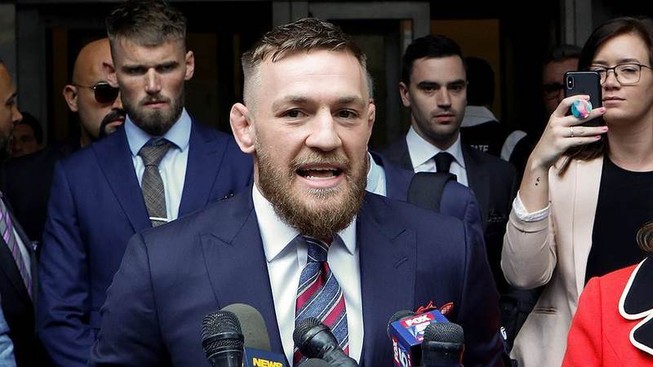 Sao UFC McGregor thoát tù tội