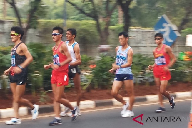 Nhật Bản giành vàng đi bộ 50 km