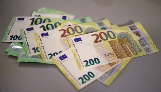 Cuộc đua tỉ euro, không Messi, không Ronaldo không vấn đề