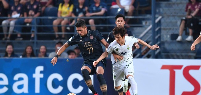 Buriram trỗi dậy và đánh bại đội bóng từ Hàn Quốc