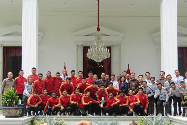 Tổng thống Widodo động viên tinh thần U-23 Indonesia