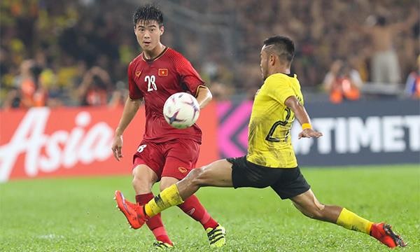‘Chiếc lá rơi’ cũng làm tuyển Malaysia… giật mình