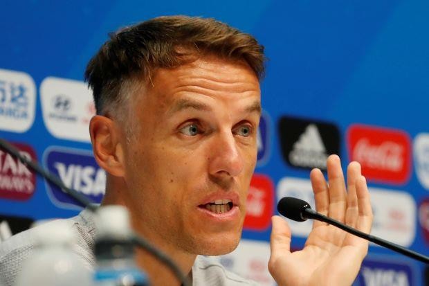 HLV Phil Neville phê phán ‘trò mèo’ của tuyển Mỹ