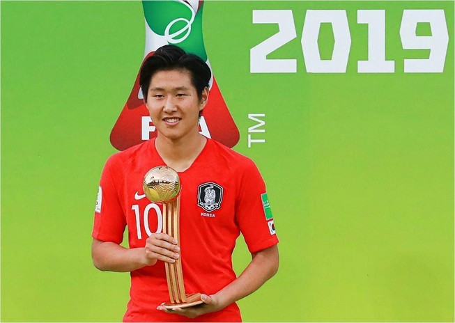 Quả bóng vàng World Cup làm ‘phi công trẻ’, fan Hàn lo lắng